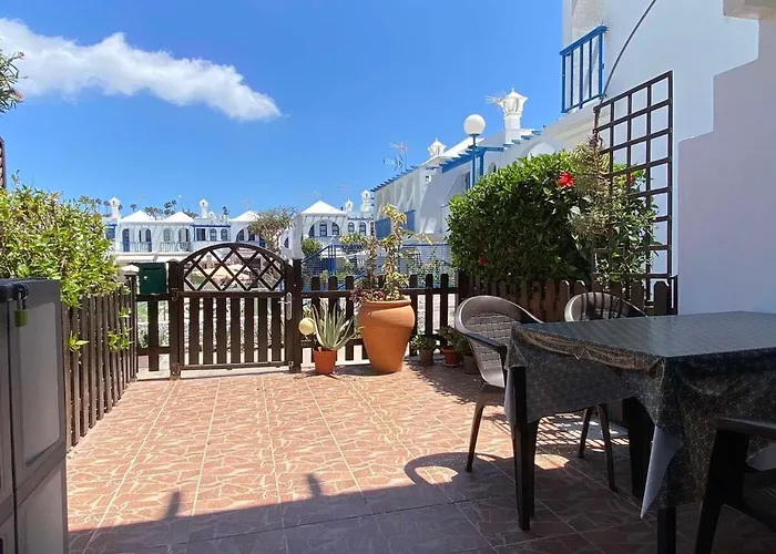 Sunny Poolview In Appartamento